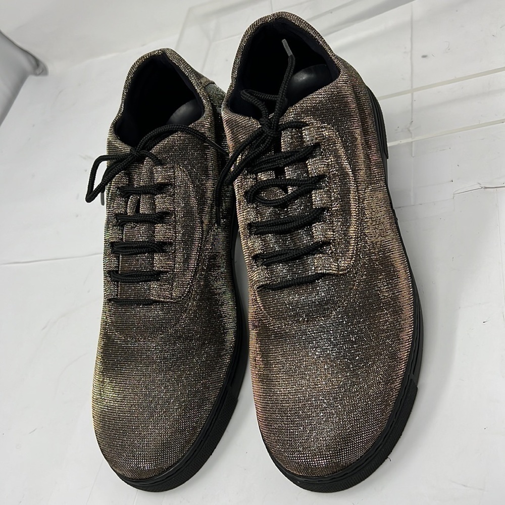 Stuart Weitzman Sz 7 Gold Lurex Nylon Fabric Lace-Up Sneakers Black Sole